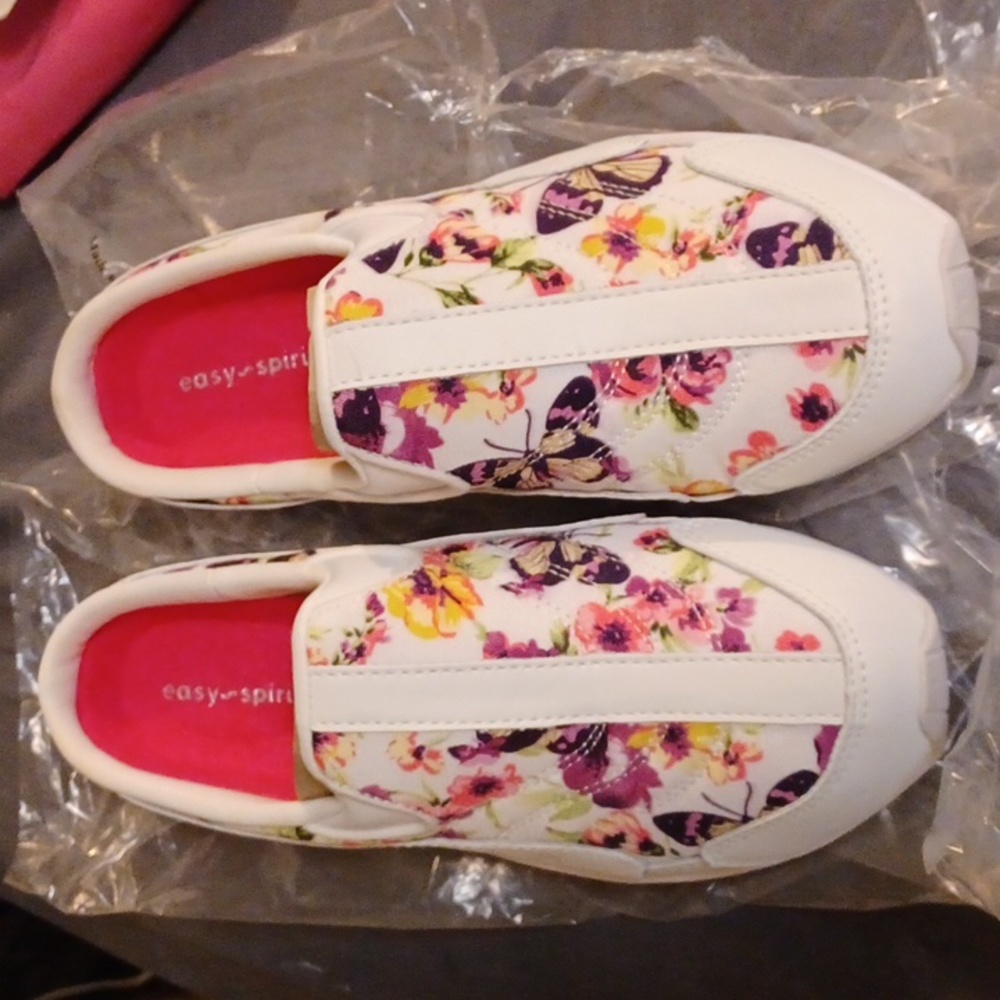 Easy spirit shoes 7 womens Brand new